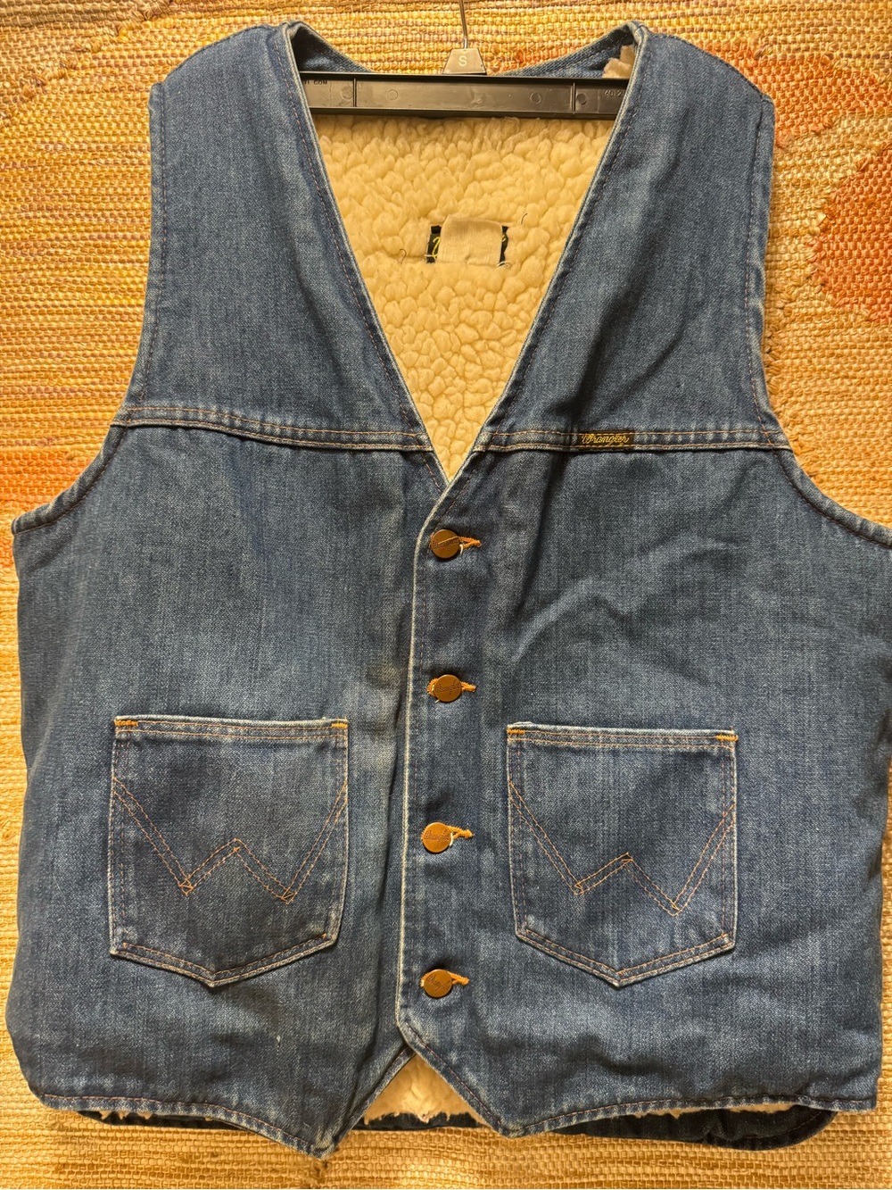 vintage Wrangler denim vest featuring a cozy cream sherpa lining size L